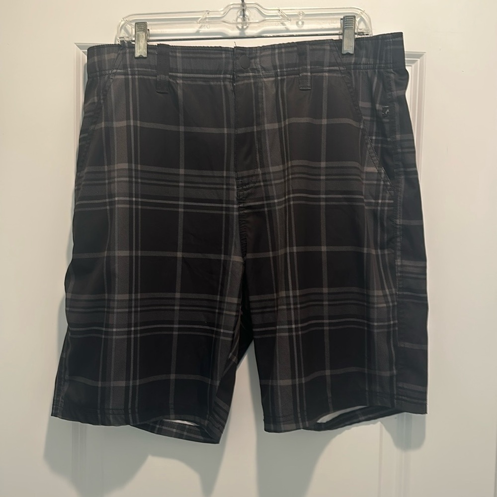 DENALI men’s activewear shorts. Size 34W Color black & grey